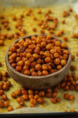 Zerdeçal ve biberli kavrulmuş nohut.