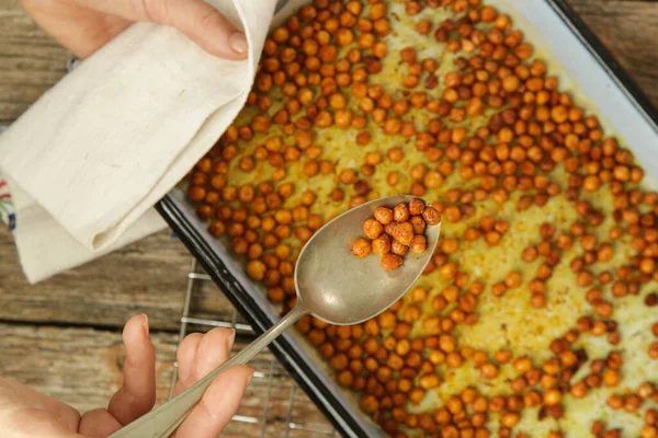 Ceci Arrosto Conditi Con Curcuma Peperoncino Polvere — Foto Stock