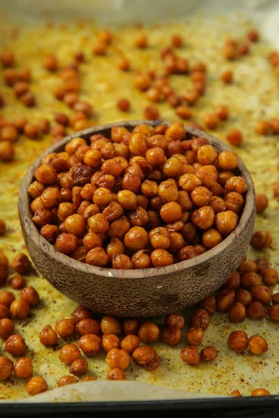 Zerdeçal ve biberli kavrulmuş nohut.