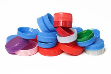 Plastik şişe kapakları geri dönüşüm için hazır.