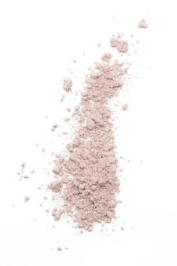 Bej kozmetik ya da makyaj tozu beyaza izole edilmiş..