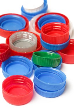 Plastik şişe kapakları geri dönüşüm için hazır.