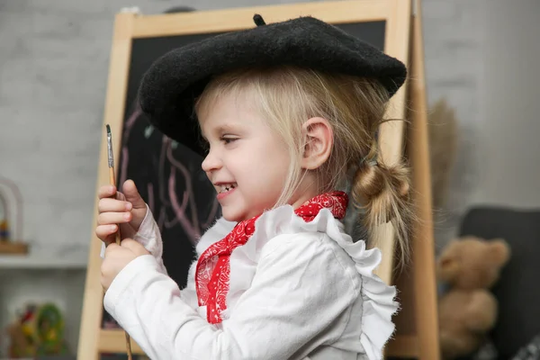 Indoor Portret Van Schattig Jaar Oud Meisje Verkleed Als Schilder — Stockfoto