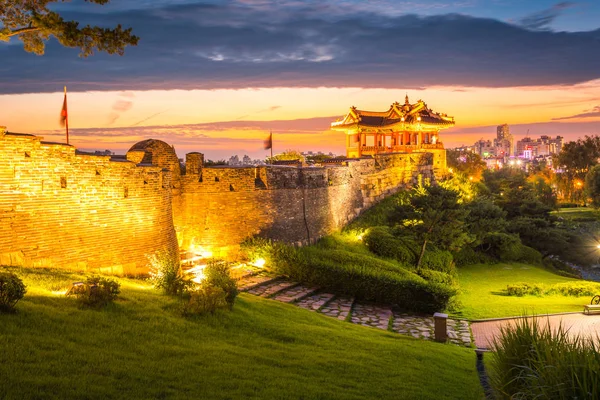 Corea Hito Parque Después Puesta Del Sol Arquitectura Tradicional Suwon — Foto de Stock