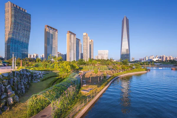 Ciudad de Seúl con Hermoso atardecer, Parque Central en Songdo — Foto de Stock