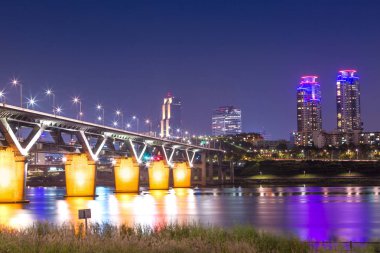 cheongdam köprü veya cheongdamdaegyo Se gece han nehri