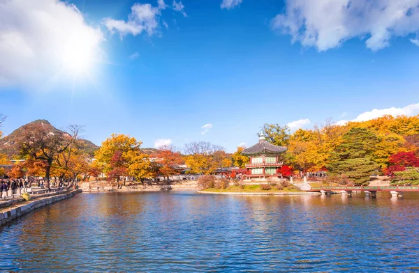 Palazzo Gyeongbokgung in autunno, Seoul, Corea del Sud . — Foto Stock