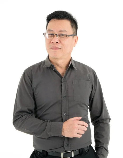 Bonito homem de negócios sorridente em camisa marrom escuro, isolado em w — Fotografia de Stock