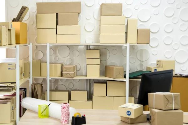 Förrådshus av paket rum för förpackningsprodukter att leverera — Stockfoto