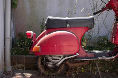 Kütüphane binası için özel olarak tasarlanmış yapı malzemeleri.