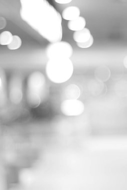 Bulanık beyaz soyut arkaplan, dikey gri gradyan parlak ışık fotokopi alanı arkaplanı, afiş, boş mordern ofis iç mimarisi koridor bina tasarımı, tek renkli arkaplan