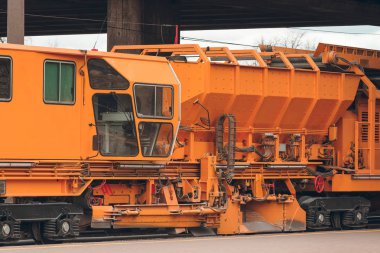 Balast dağıtma ve parça makine profil oluşturma. Onarım tren