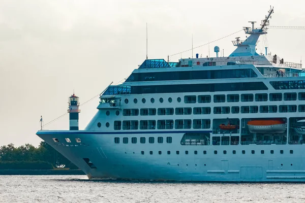 Luxuskreuzfahrtschiff Unterwegs Reise Und Wellnessdienstleistungen — Stockfoto