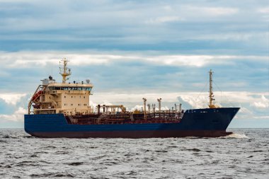 Mavi tanker. Toksik maddeler ve petrol ürünleri aktarma