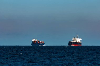 Siyah bulker gemi. Lojistik ve mal nakliyatı