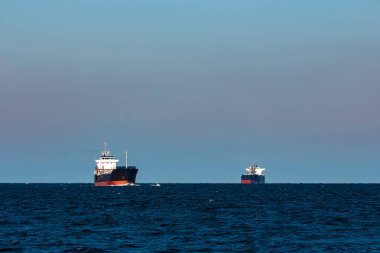 Siyah bulker gemi. Lojistik ve mal nakliyatı