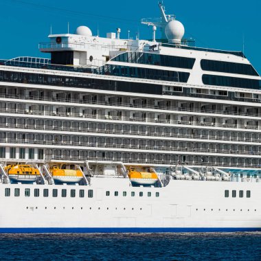 Lüks yolcu gemisi çalışmalar devam etmektedir. Tur seyahat ve spa hizmetleri