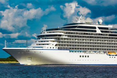 Lüks yolcu gemisi çalışmalar devam etmektedir. Tur seyahat ve spa hizmetleri