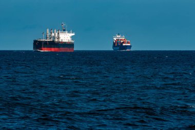 Siyah bulker gemi. Lojistik ve mal nakliyatı