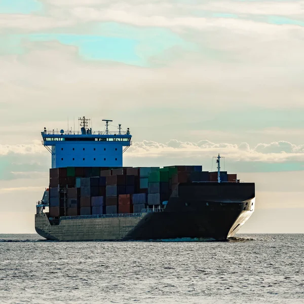 Siyah Konteyner Gemisi Global Lojistik Üretim Transfer — Stok fotoğraf