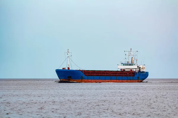 Importations Marchandises Grand Cargo Bleu Déplaçant Vers Port Riga — Photo