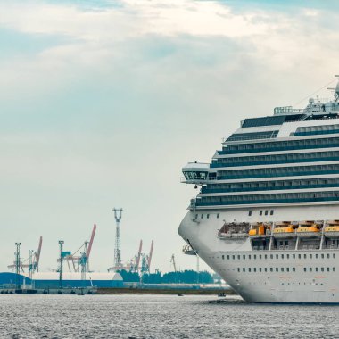 Büyük royal cruise gemisi yolda. Seyahat ve spa hizmetleri
