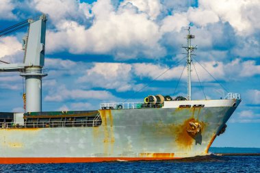 Gri kargo gemisi. Lojistik ve mal nakliyatı