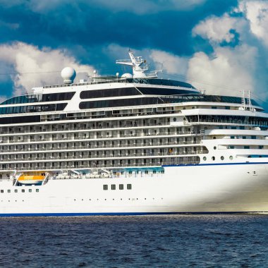 Lüks yolcu gemisi çalışmalar devam etmektedir. Tur seyahat ve spa hizmetleri