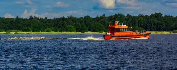 Barco Piloto Naranja Que Mueve Por Río Europa Servicio Rescate — Foto de Stock