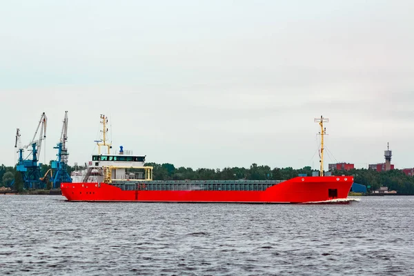 Turuncu kargo gemisi. Lojistik ve mal nakliyatı