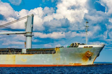 Gri kargo gemisi. Lojistik ve mal nakliyatı