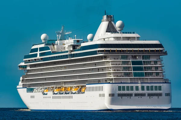 Lüks yolcu gemisi çalışmalar devam etmektedir. Tur seyahat ve spa hizmetleri