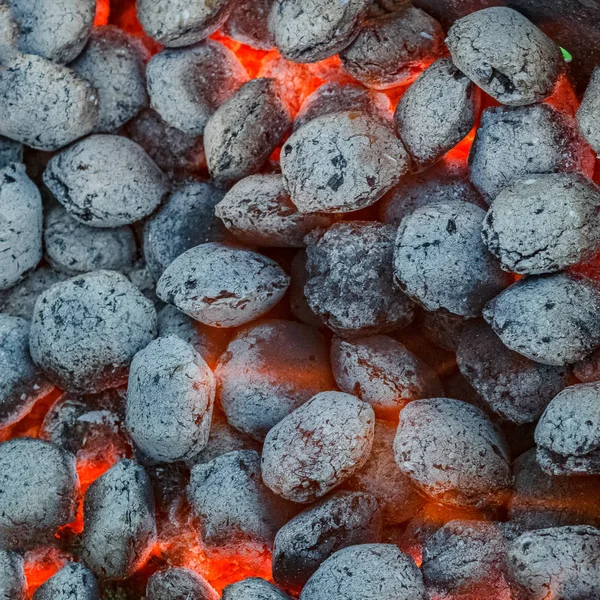 Hot Flamed Άνθρακα Μπάρμπεκιου Στη Σχάρα Στο Καλοκαιρινό Πάρτι — Φωτογραφία Αρχείου