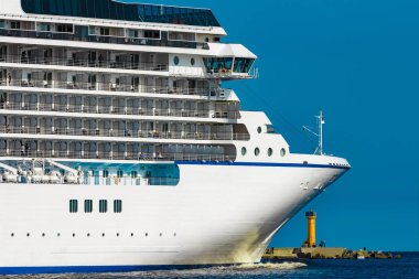 Lüks yolcu gemisi çalışmalar devam etmektedir. Tur seyahat ve spa hizmetleri