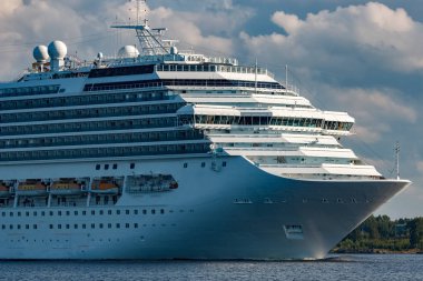 Büyük royal cruise gemisi yolda. Seyahat ve spa hizmetleri