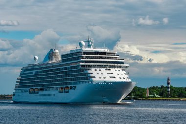 Royal cruise gemisi yolda. Tur seyahat ve spa hizmetleri