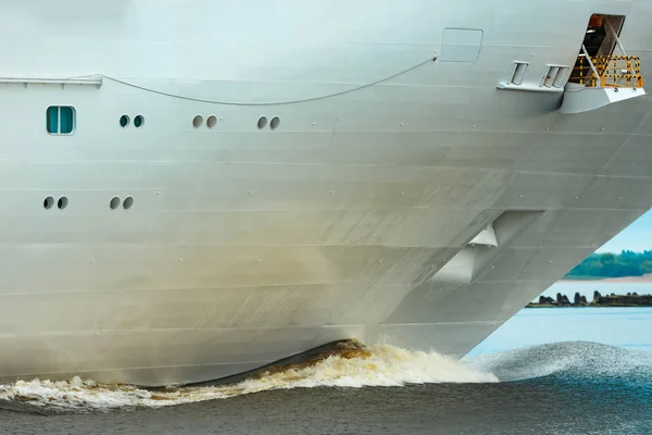 Duże Royal Cruise Liner Drodze Podróży Spa — Zdjęcie stockowe