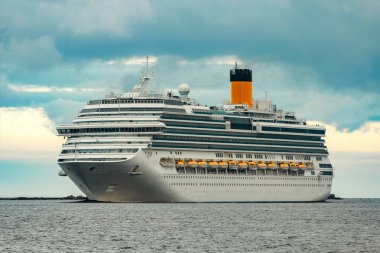 Büyük royal cruise gemisi yolda. Seyahat ve spa hizmetleri
