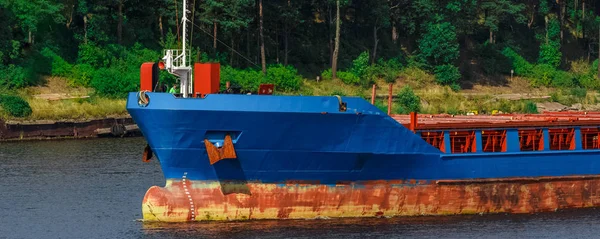 Modrá Nákladní Loď Dalekým Dosahem Rypadlo Stěhování Přístavu — Stock fotografie