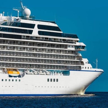 Lüks yolcu gemisi çalışmalar devam etmektedir. Tur seyahat ve spa hizmetleri