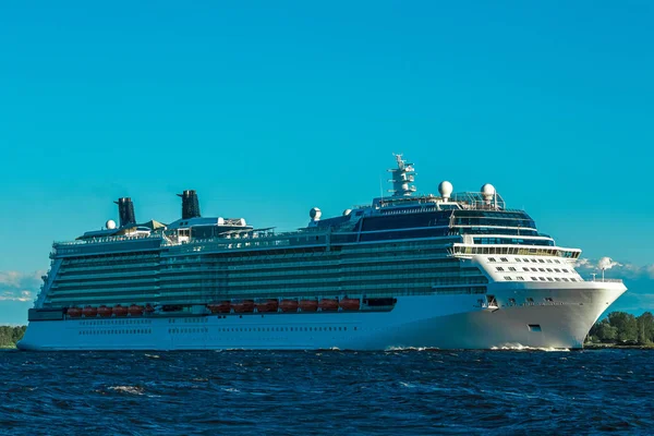 Grande Nave Crociera Bianca Che Naviga Verso Mar Baltico Nelle — Foto Stock