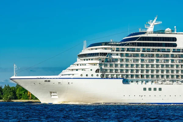 Grande Nave Crociera Bianca Che Naviga Verso Mar Baltico Nelle — Foto Stock