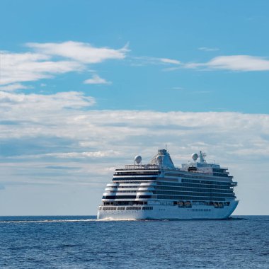 Royal cruise gemisi yolda. Tur seyahat ve spa hizmetleri