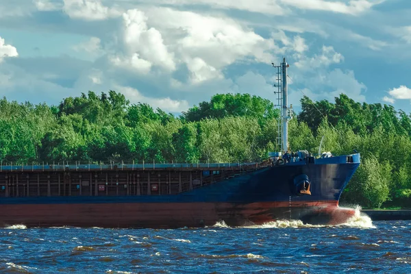 Granelero Azul Que Mueve Día Claro Verano —  Fotos de Stock