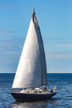 Mavi yelkenli seyahat Avrupa tarafından. Deniz yolculuğu