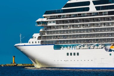 Lüks yolcu gemisi çalışmalar devam etmektedir. Tur seyahat ve spa hizmetleri