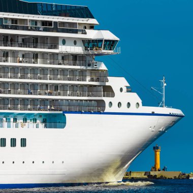 Lüks yolcu gemisi çalışmalar devam etmektedir. Tur seyahat ve spa hizmetleri