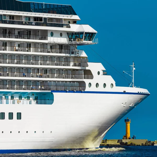 Lüks yolcu gemisi çalışmalar devam etmektedir. Tur seyahat ve spa hizmetleri