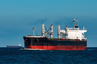 Siyah bulker gemi. Lojistik ve mal nakliyatı