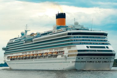Büyük royal cruise gemisi yolda. Seyahat ve spa hizmetleri
